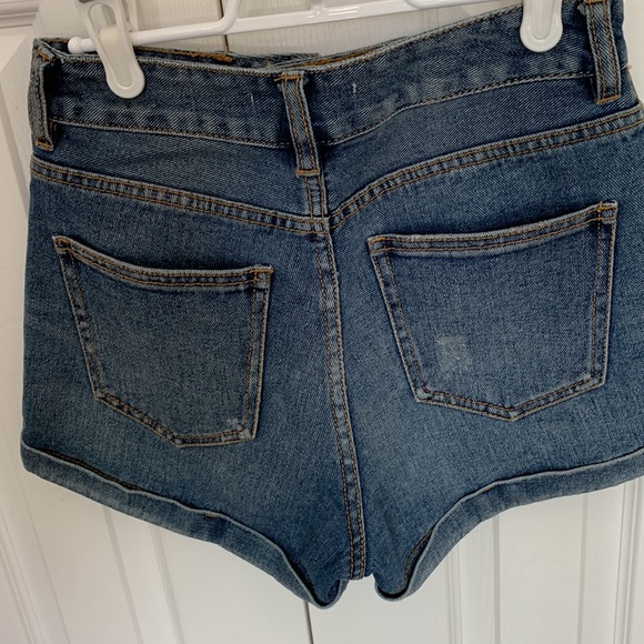 Dark wash mom shorts - Picture 2 of 5
